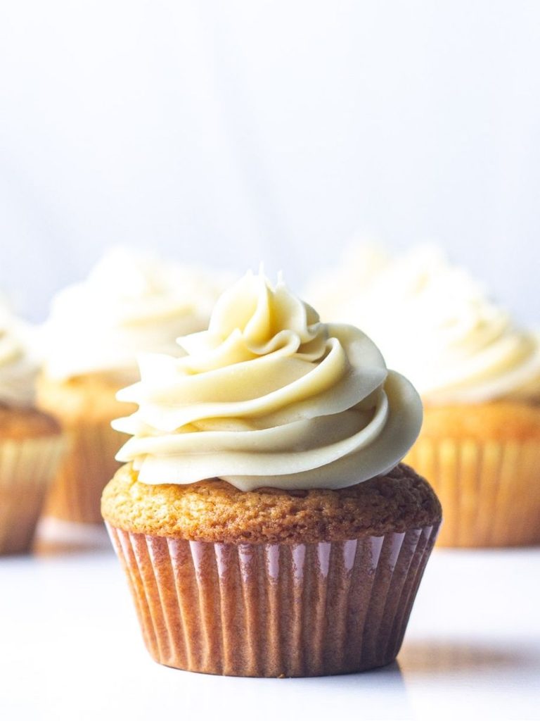 Golden Maple Cupcakes, Creamy Frosting